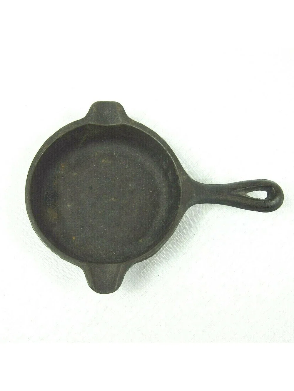 Vintage Wagner Ware Cast Iron Frying Pan 1050 A Miniature Ashtray Skillet USA